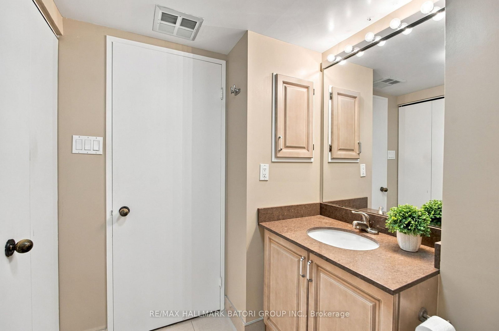 33 Elmhurst Avenue • #702 • Toronto, ON photo 18