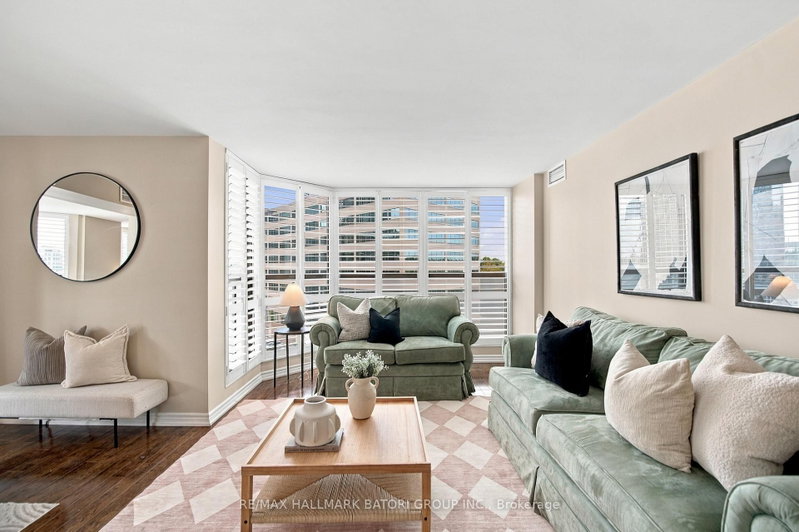 702 - 33 Elmhurst Avenue