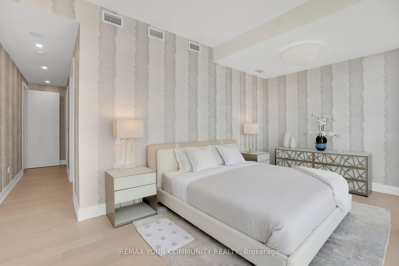 1 Yorkville Avenue • #5405 • Toronto, ON photo 15