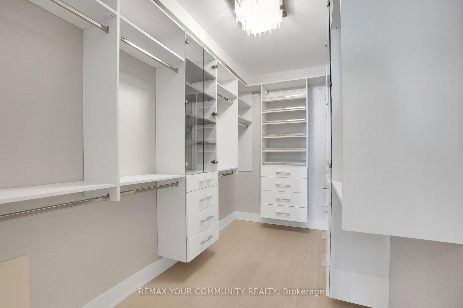 1 Yorkville Avenue • #5405 • Toronto, ON photo 17