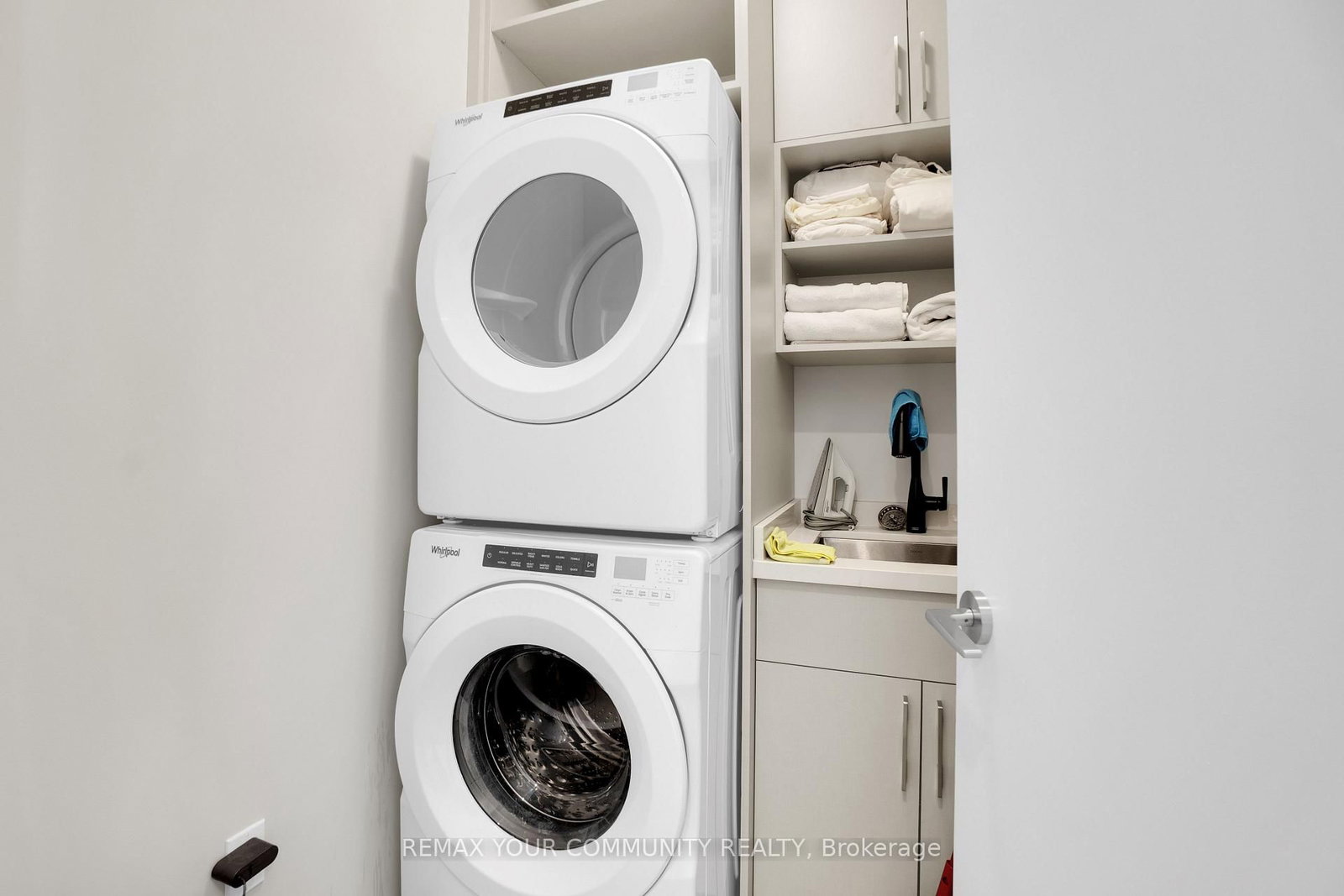 1 Yorkville Avenue • #5405 • Toronto, ON photo 25