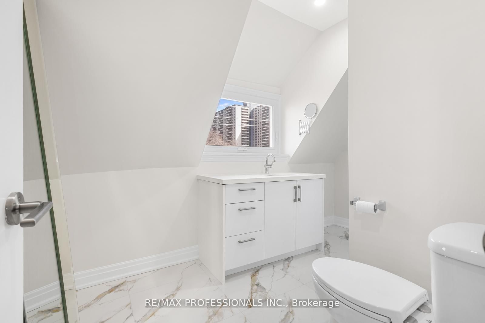 253 Wellesley Street E • #C • Toronto, ON photo 27