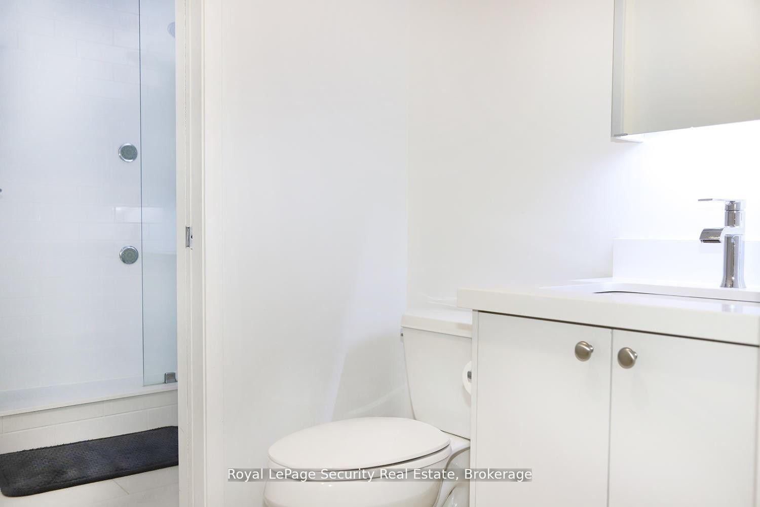 43 Hanna Avenue • #208 • Toronto, ON photo 20