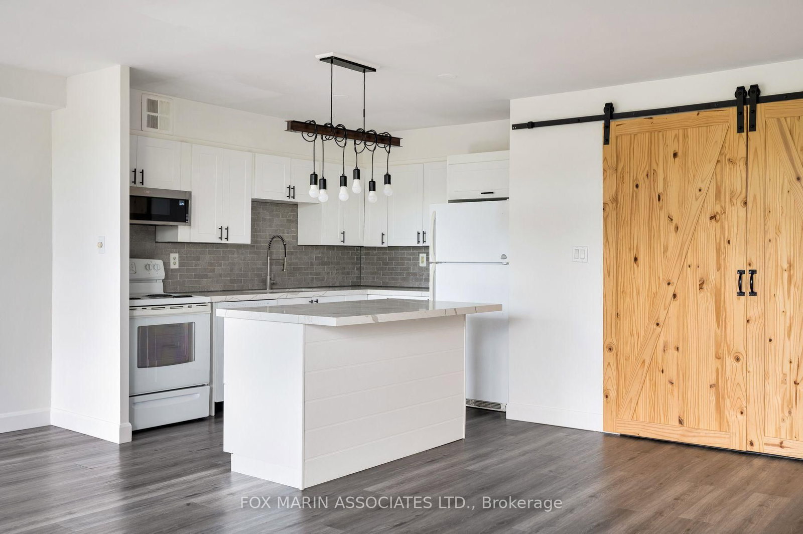 20 Edgecliff Golfway • #312 • Toronto, ON photo 9