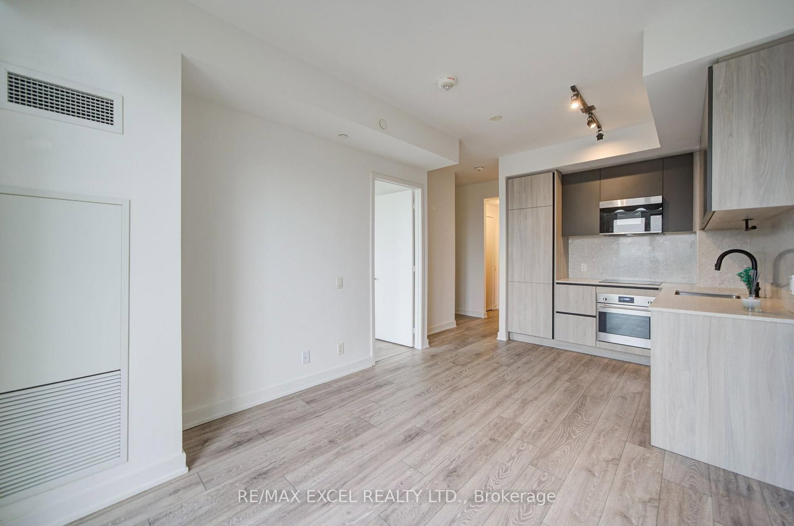 108 Peter Street • #1818 • Toronto, ON photo 8