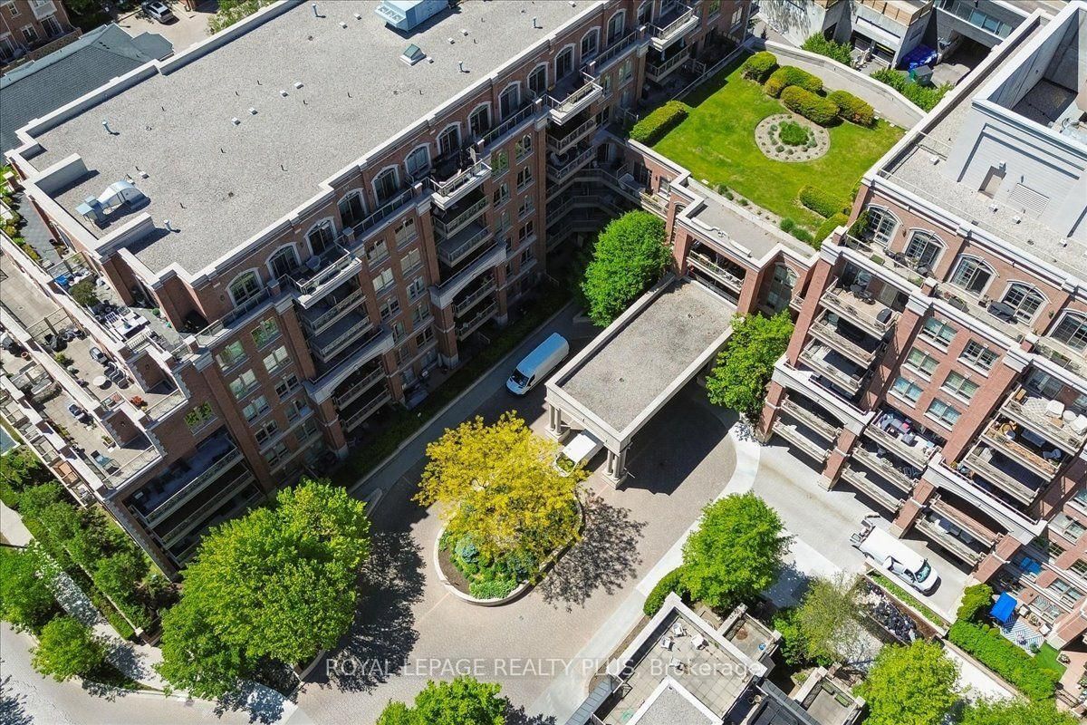 20 Burkebrook Place • #204 • Toronto, ON photo 31
