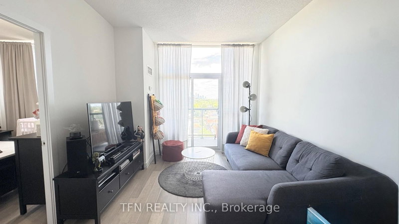 802 - 1603 Eglinton Avenue W