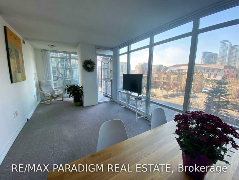 326 - 15 Brunel Court