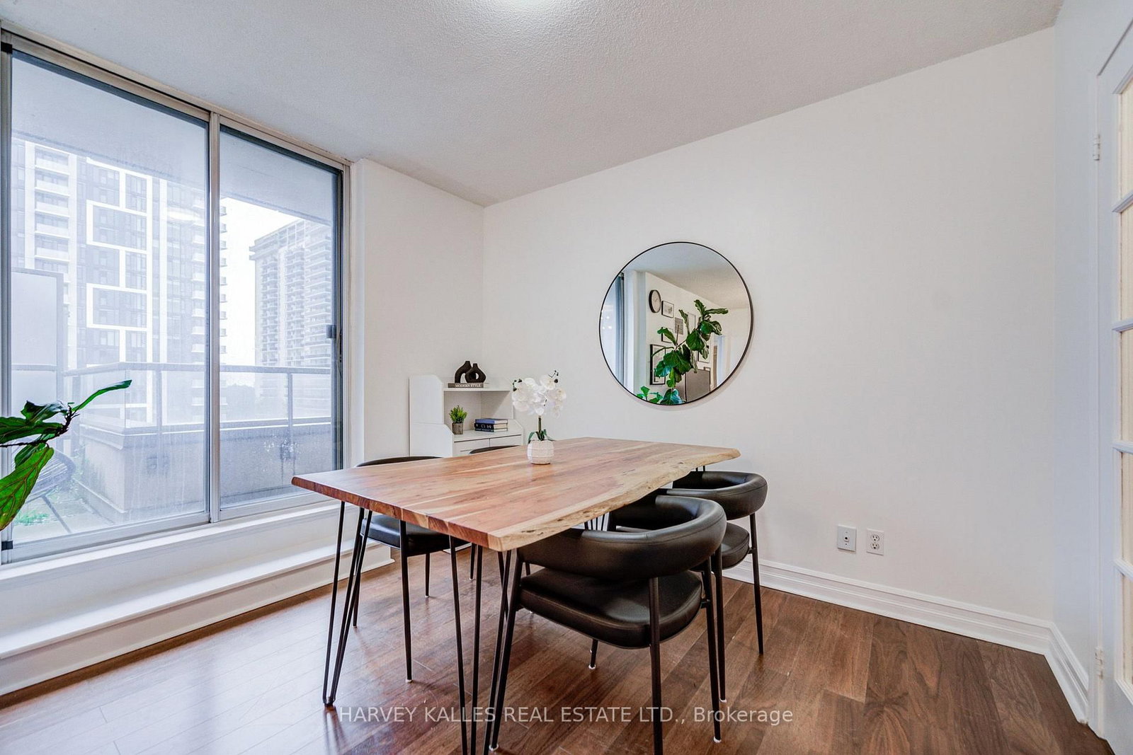 5 Rosehill Avenue • #910 • Toronto, ON photo 14