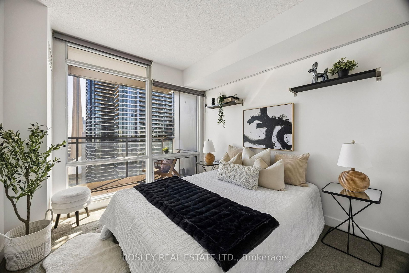 25 Telegram Mews • #3902 • Toronto, ON photo 24