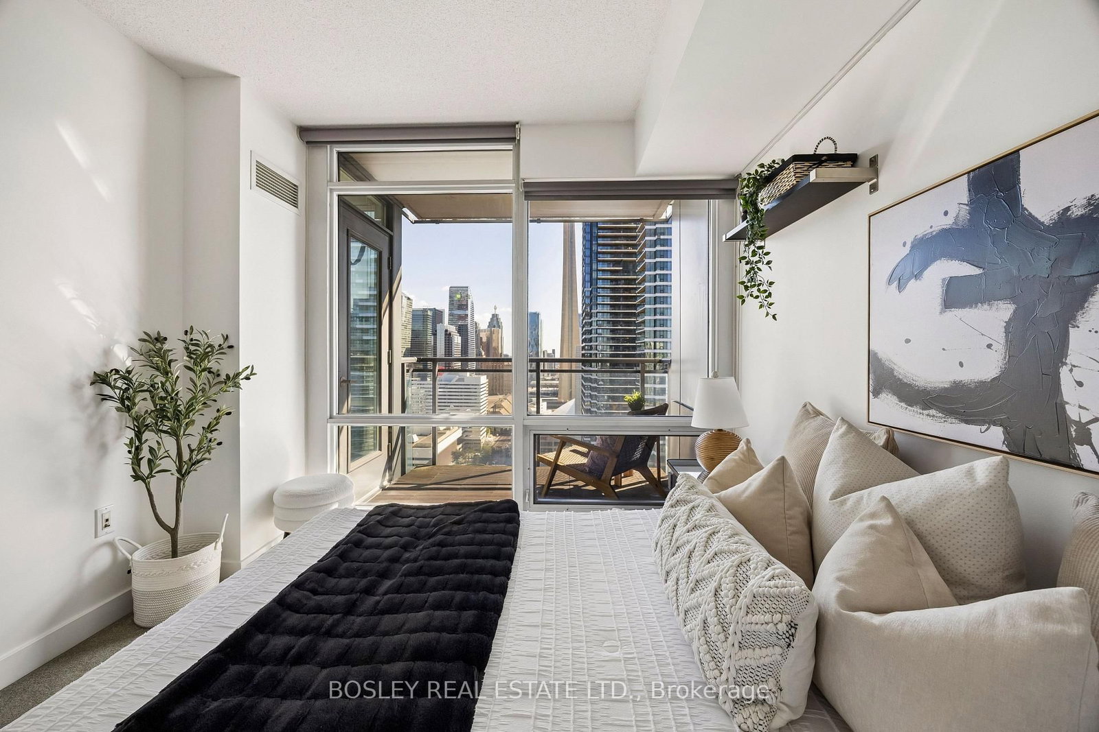 25 Telegram Mews • #3902 • Toronto, ON photo 25