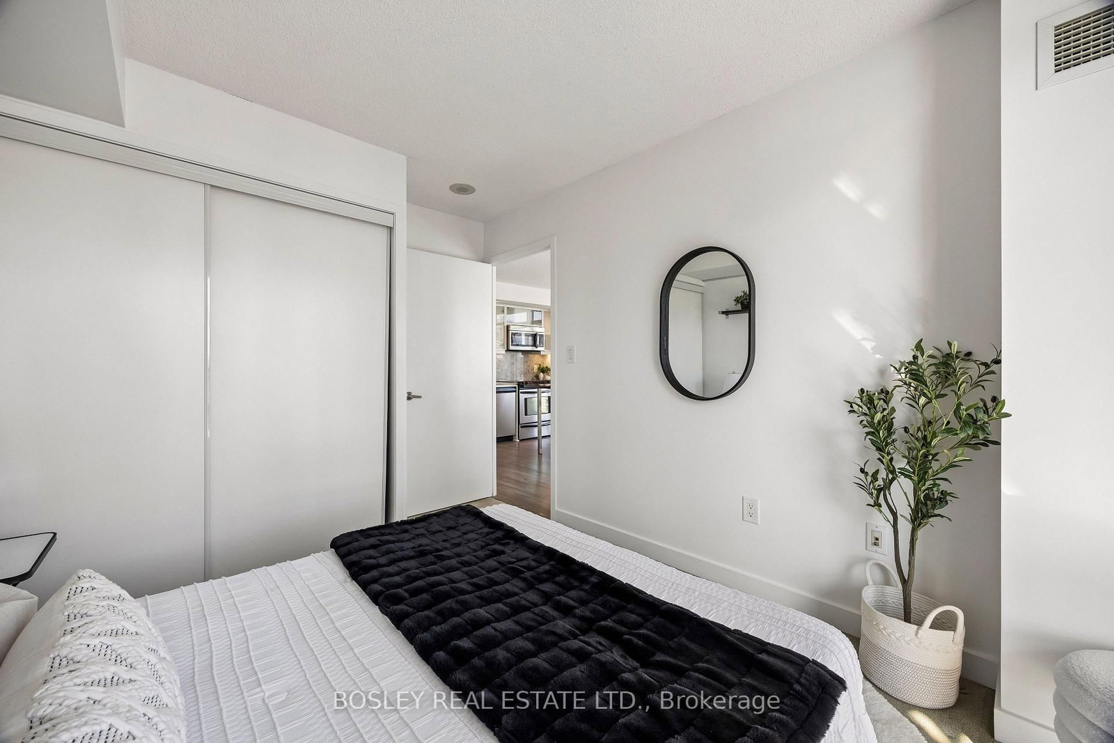 25 Telegram Mews • #3902 • Toronto, ON photo 26