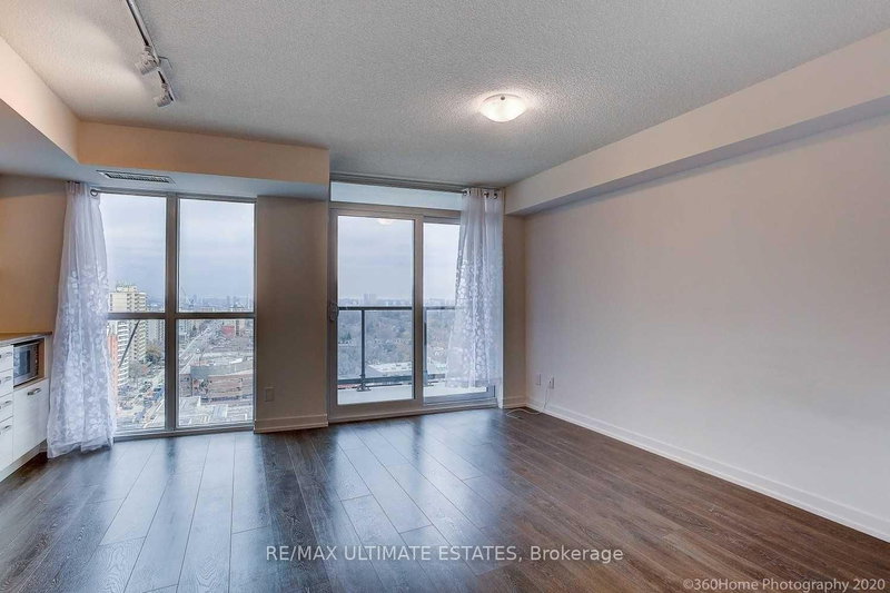 125 Redpath Ave photo 3