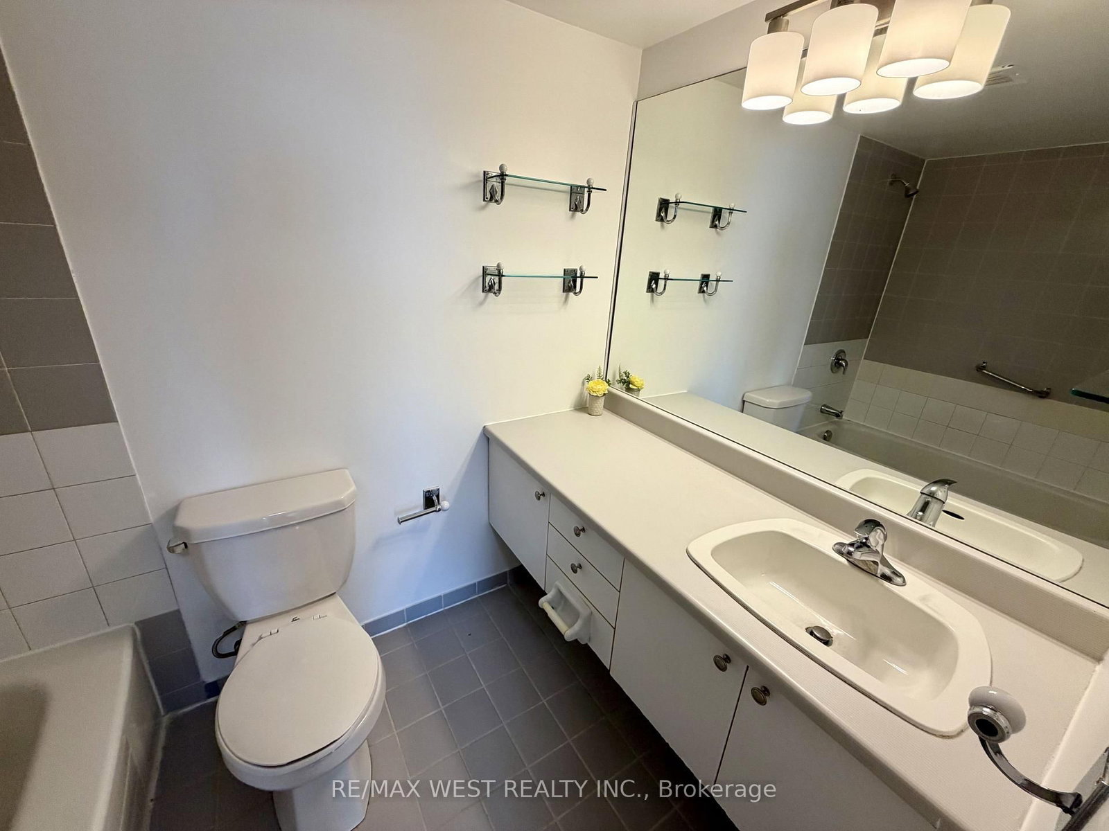 100 UPPER MADISON Avenue • #2405 • Toronto, ON photo 21