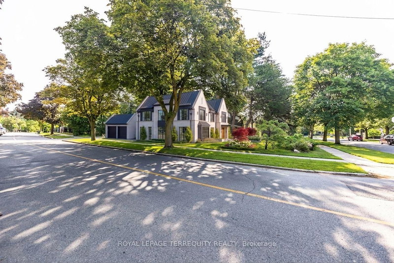 2 Chieftain Crescent