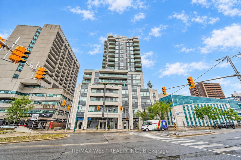 1211 - 736 Spadina Avenue