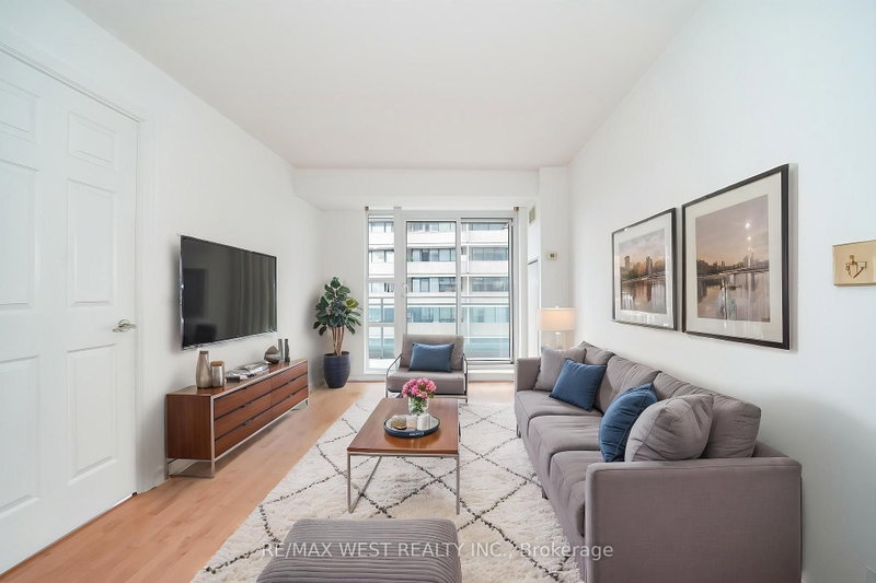 1211 - 736 Spadina Avenue