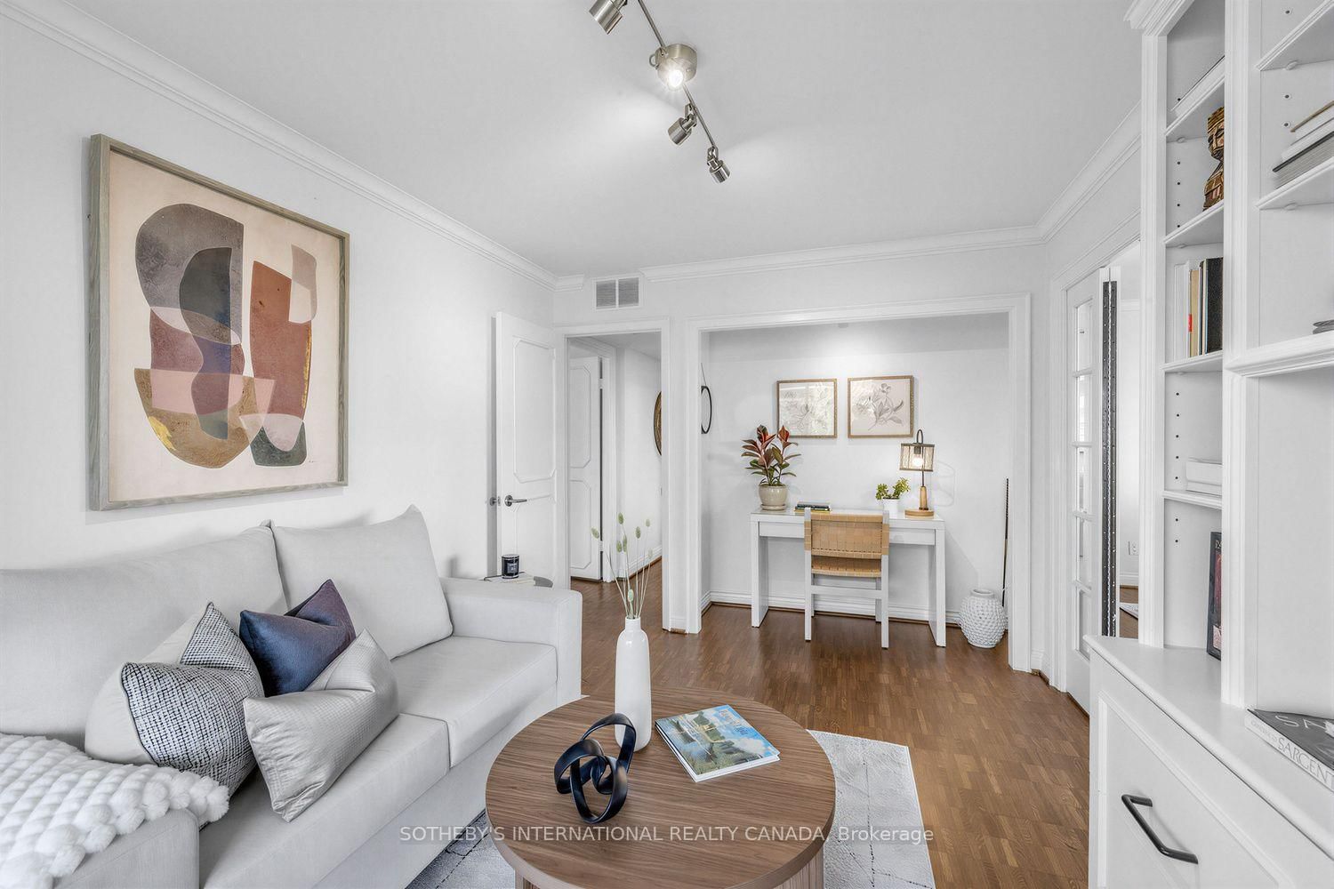 10 Avoca Avenue • #706 • Toronto, ON photo 13