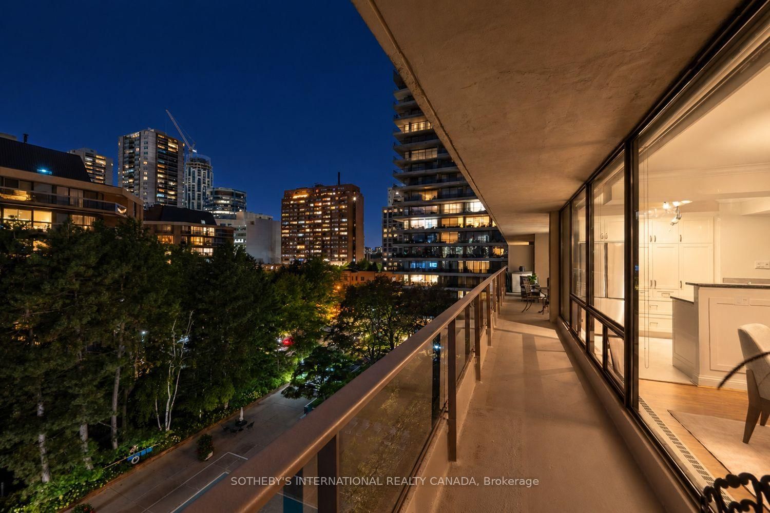 10 Avoca Avenue • #706 • Toronto, ON photo 24