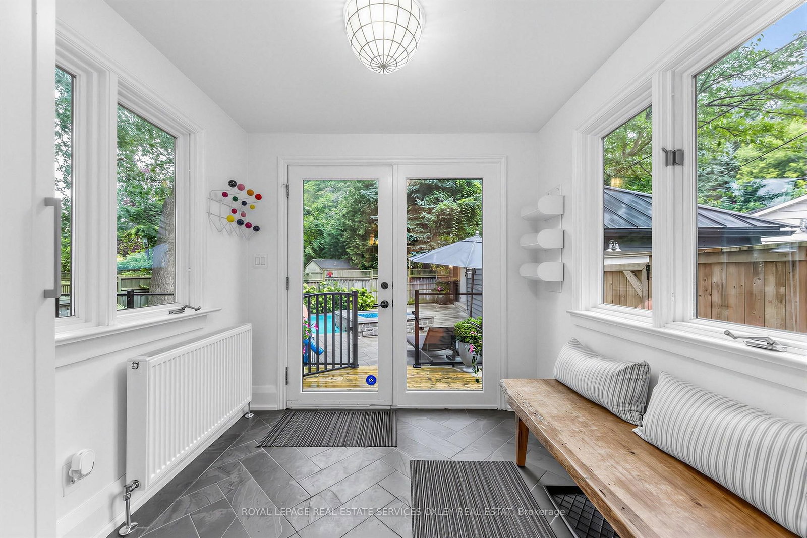 20 Edgewood Crescent • Toronto, ON photo 10