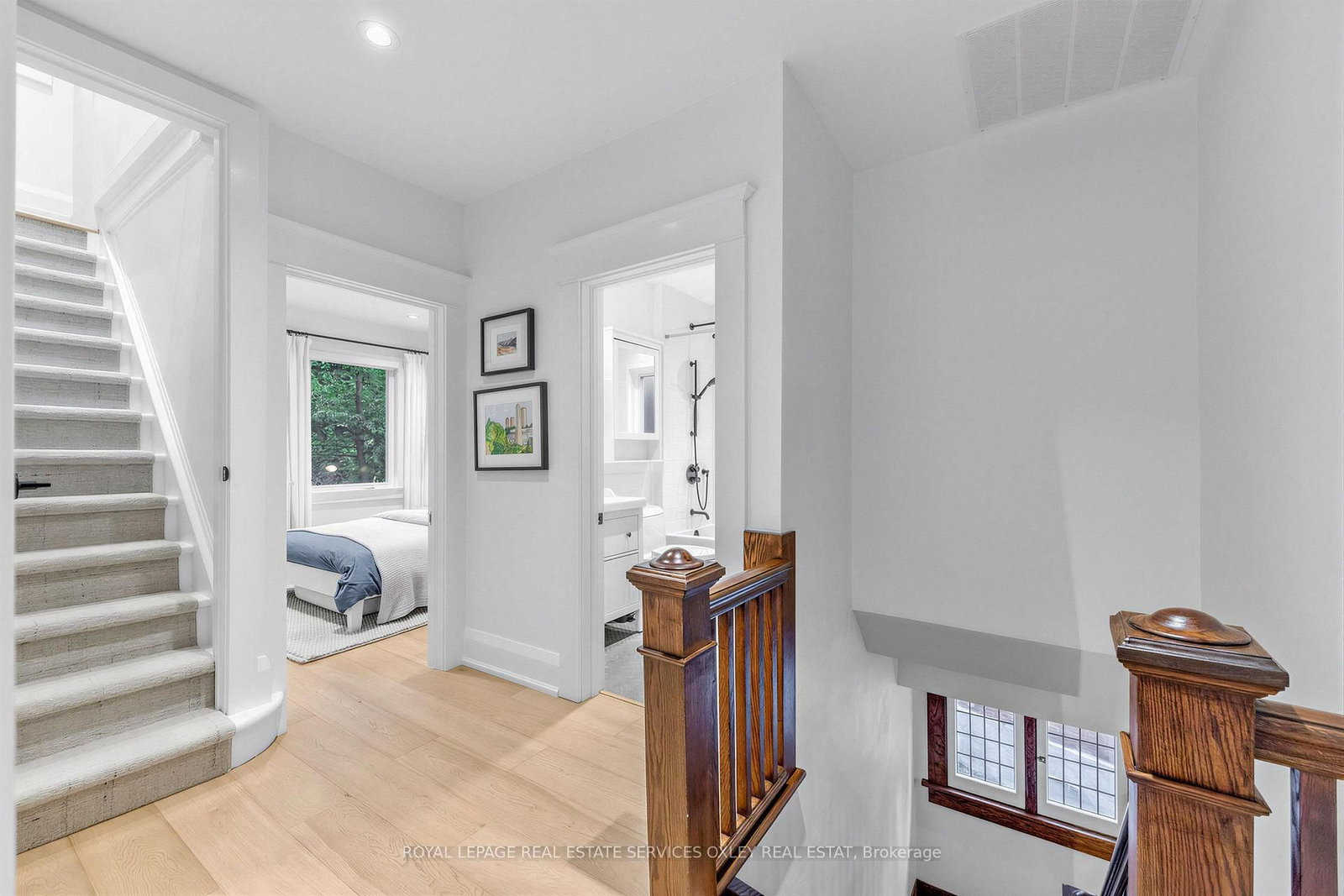 20 Edgewood Crescent • Toronto, ON photo 11