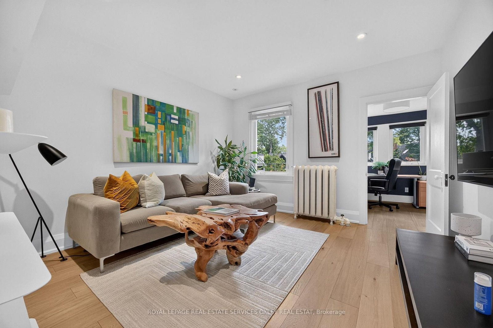 20 Edgewood Crescent • Toronto, ON photo 12