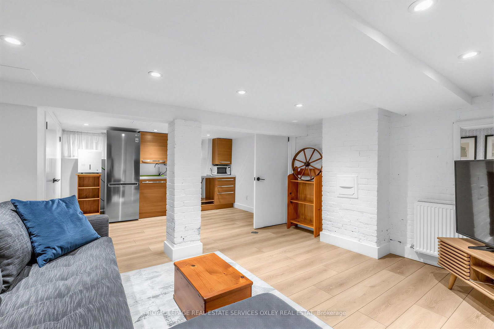 20 Edgewood Crescent • Toronto, ON photo 24