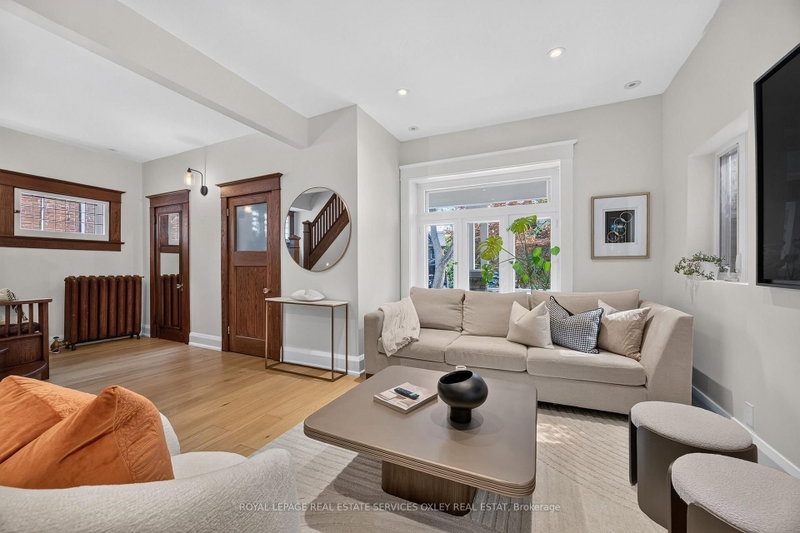 20 Edgewood Crescent