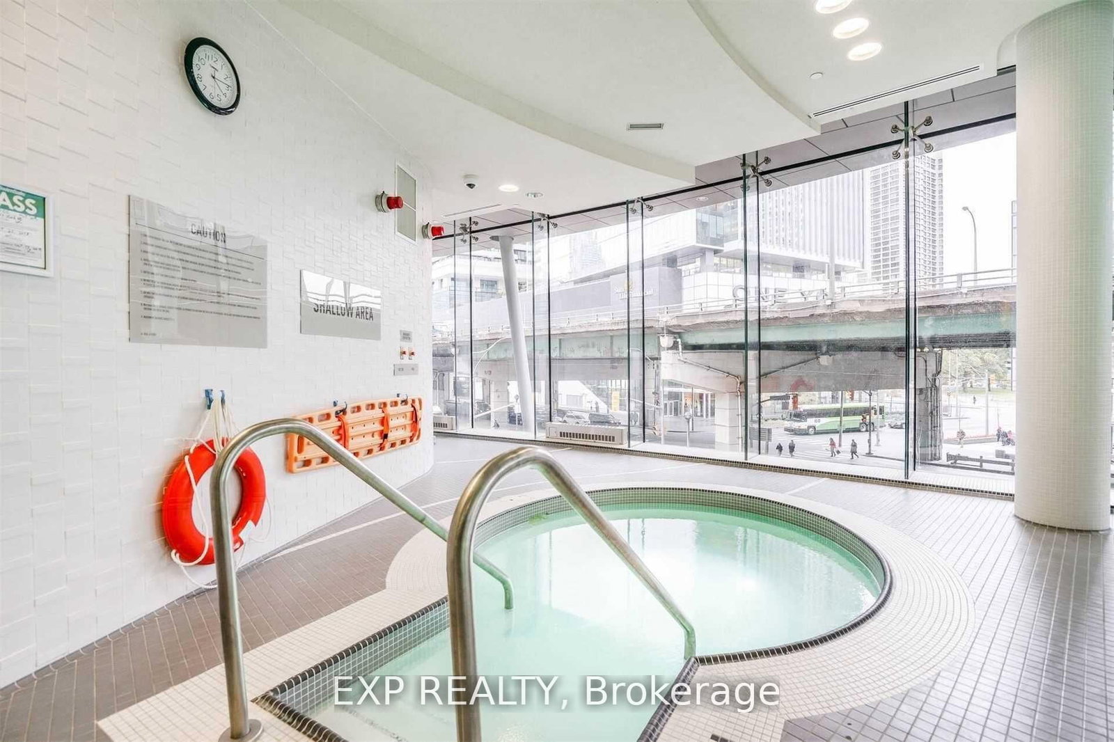 14 York Street • #2111 • Toronto, ON photo 20
