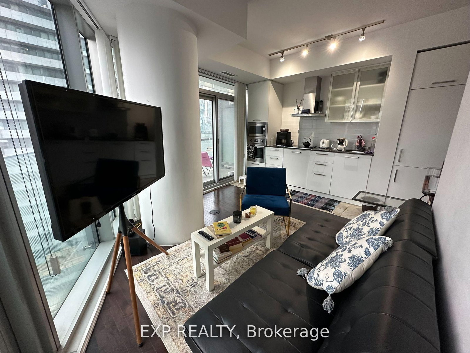 14 York Street • #2111 • Toronto, ON photo 6