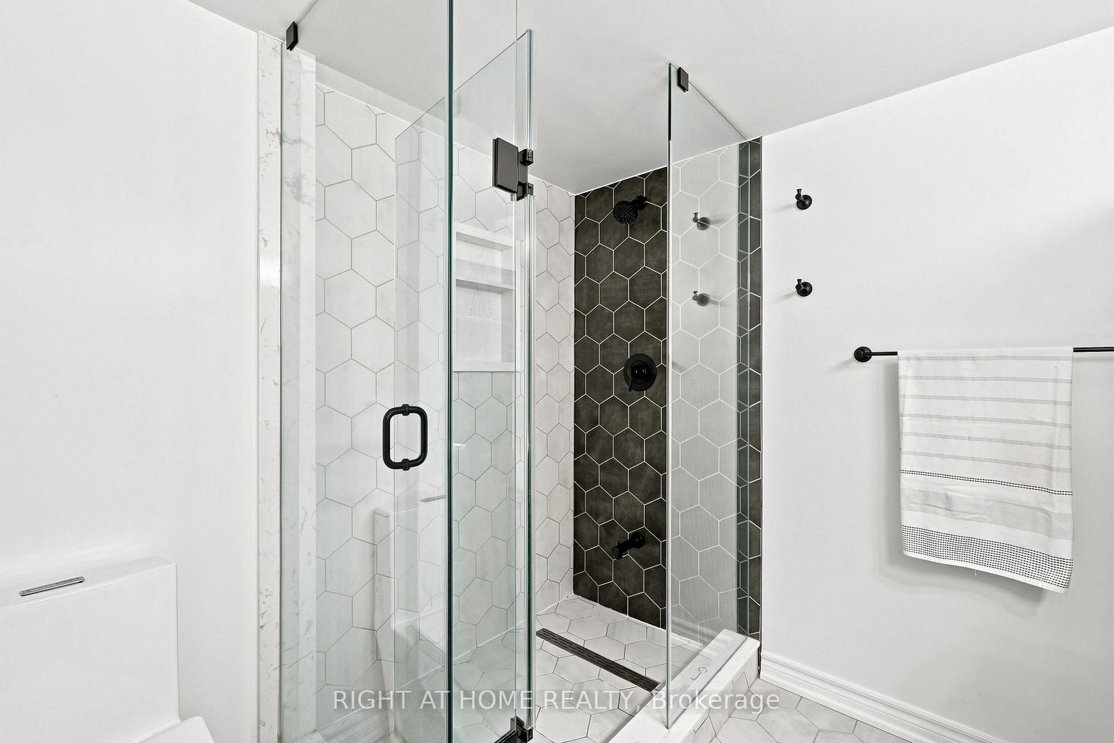 1101 Steeles Avenue W • #411 • Toronto, ON photo 16