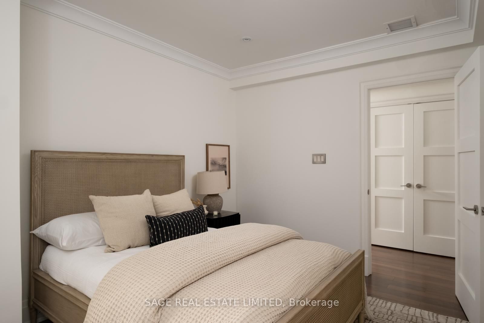 319 Lonsdale Road • #3D • Toronto, ON photo 19