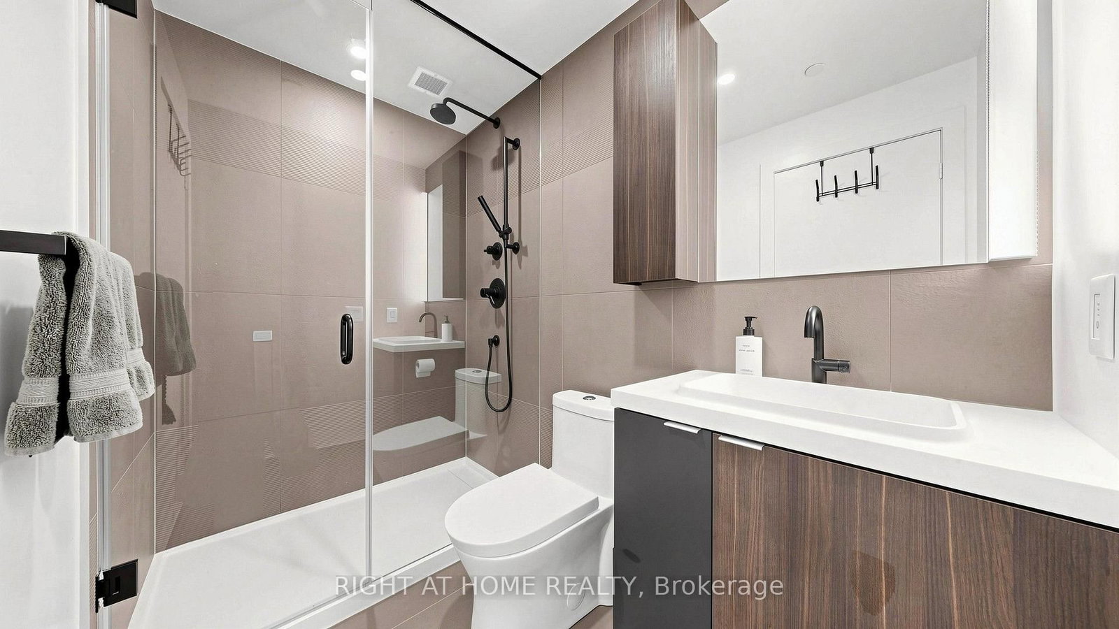 15 Mercer Street • #819 • Toronto, ON photo 11