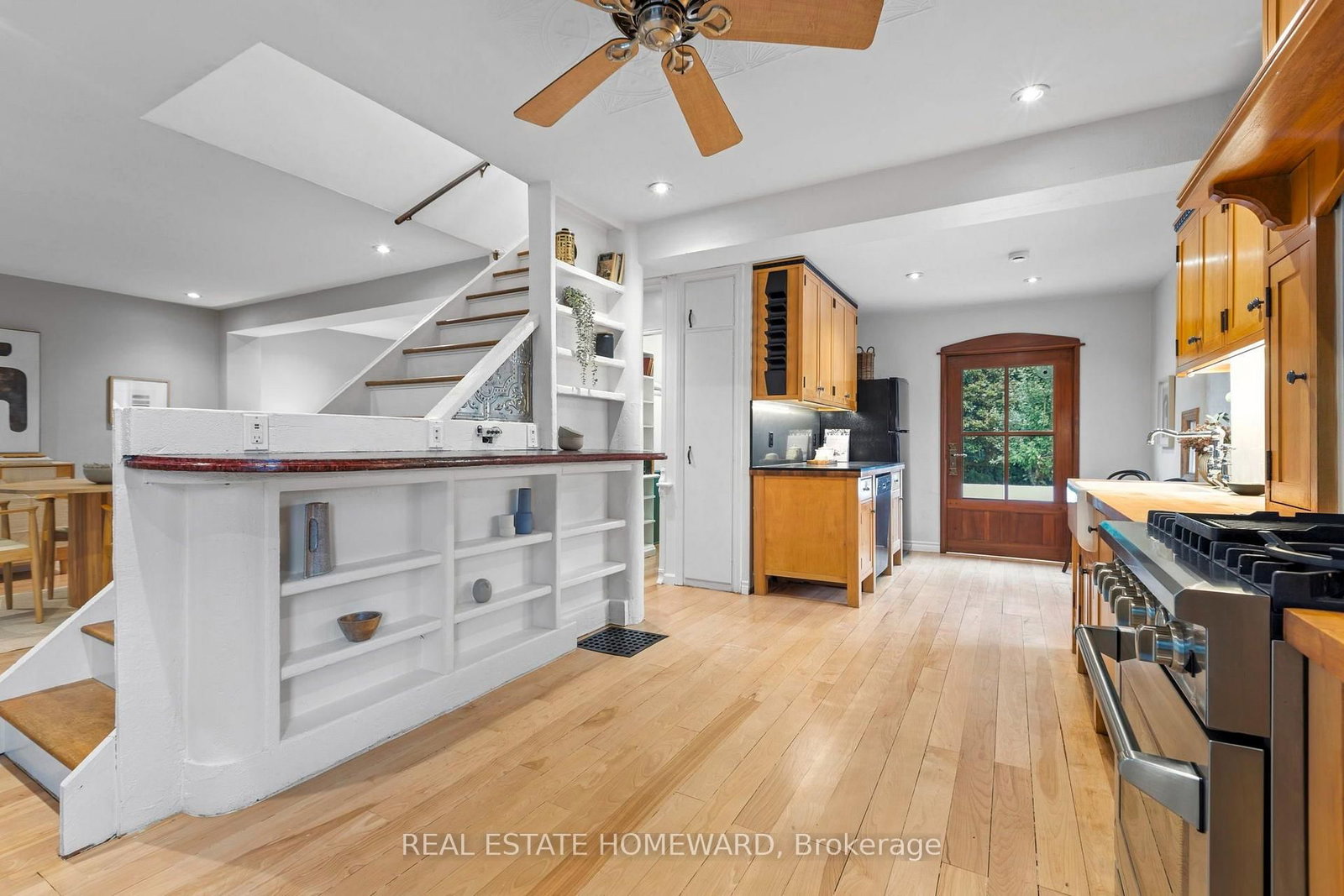 9 Dromore Crescent • Toronto, ON photo 6