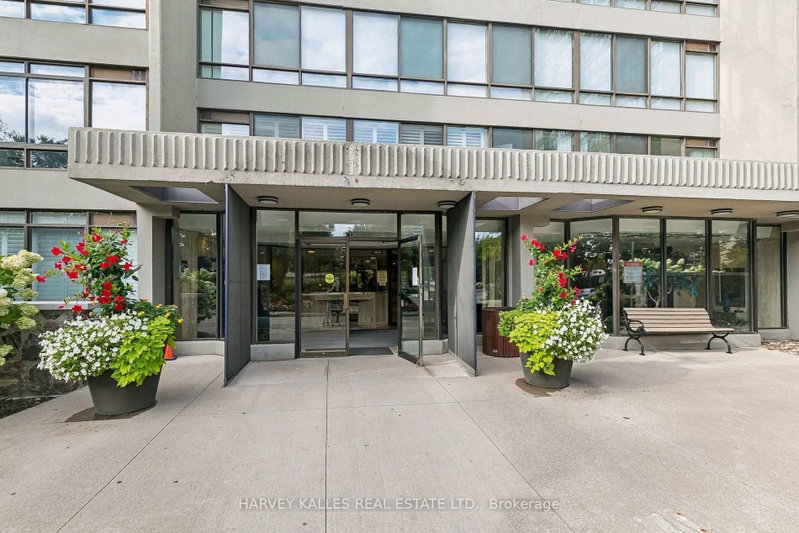 204 - 65 Skymark Drive