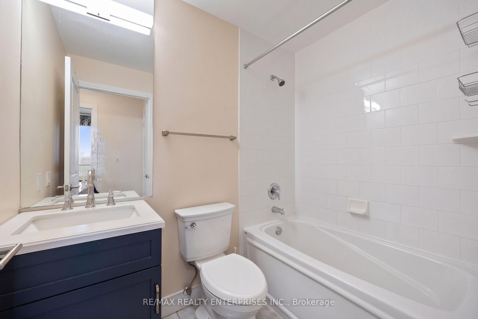 18 Yorkville Avenue W • #2706 • Toronto, ON photo 5