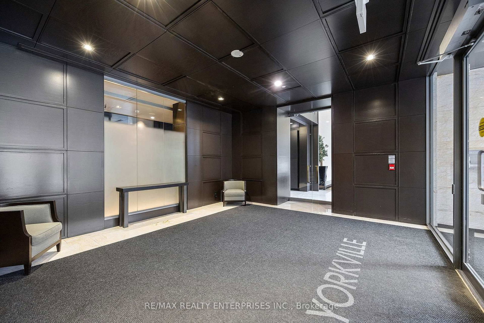 18 Yorkville Avenue W • #2706 • Toronto, ON photo 8