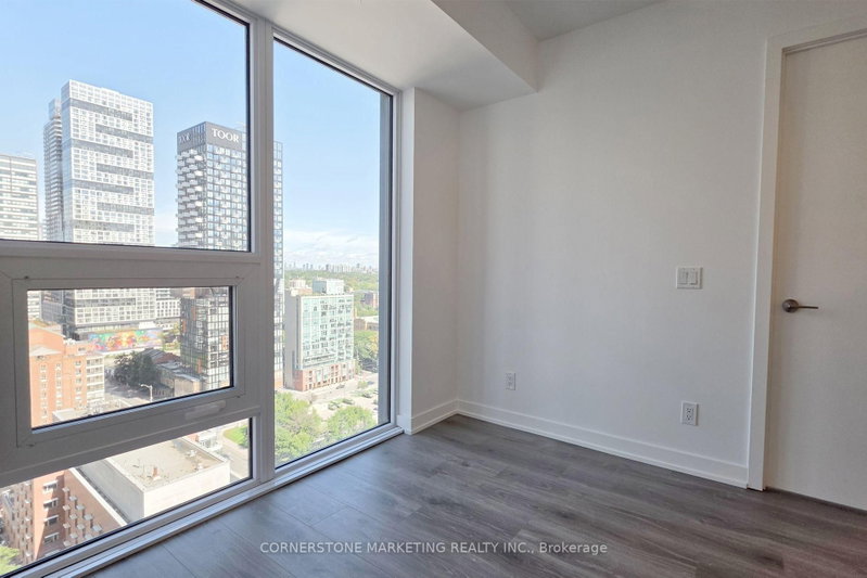 100 Queen St E photo 5