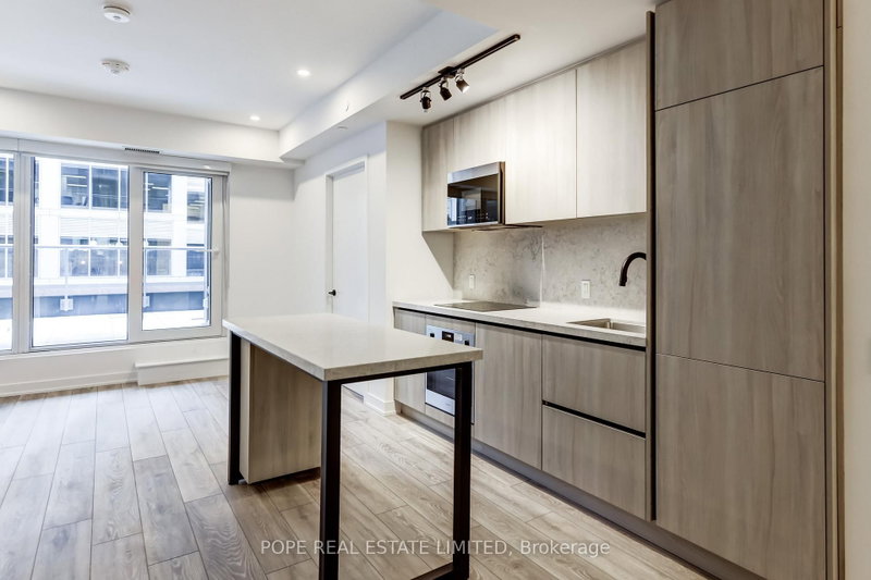 806 - 108 Peter Street