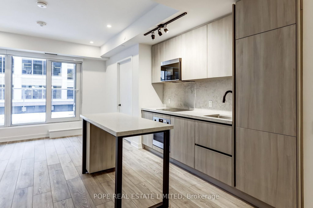 806 - 108 Peter Street 2