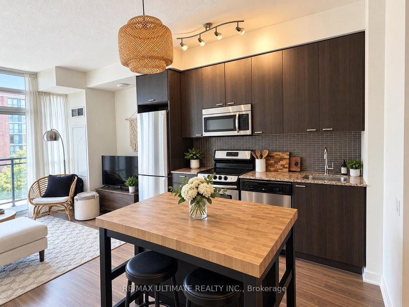 907 - 775 King Street W