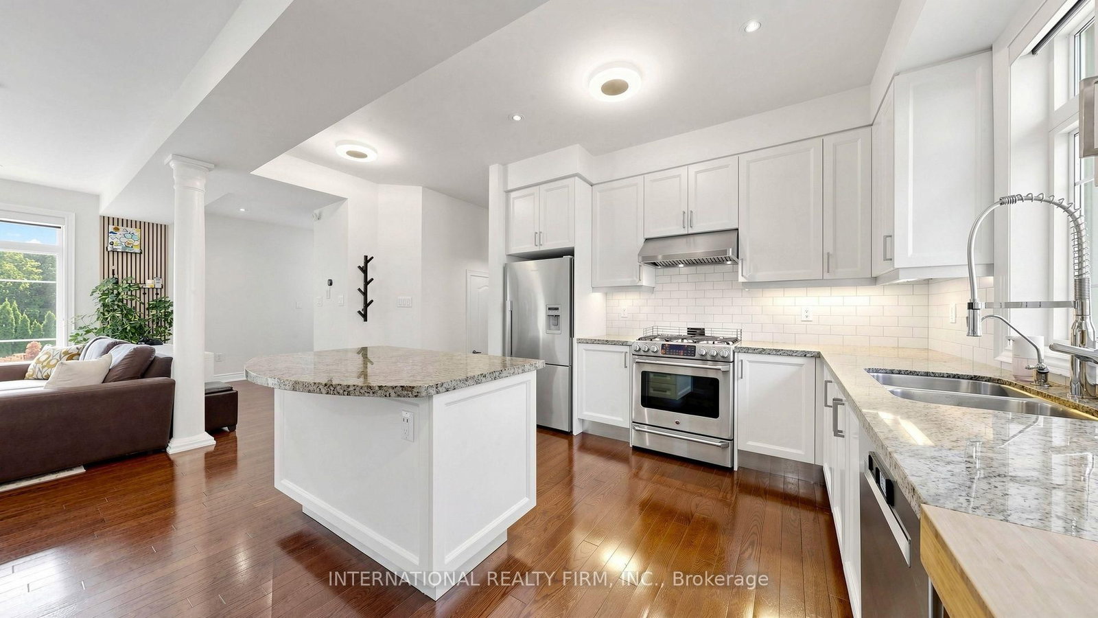 110 Lorraine Drive • Toronto, ON photo 15