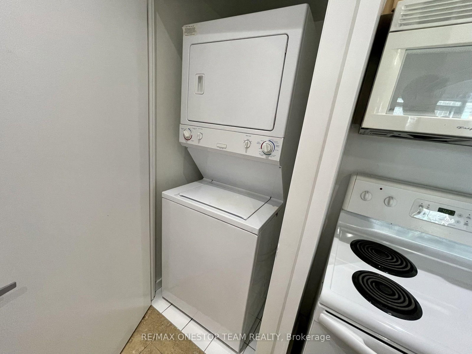 8 York Street • #2505 • Toronto, ON photo 14