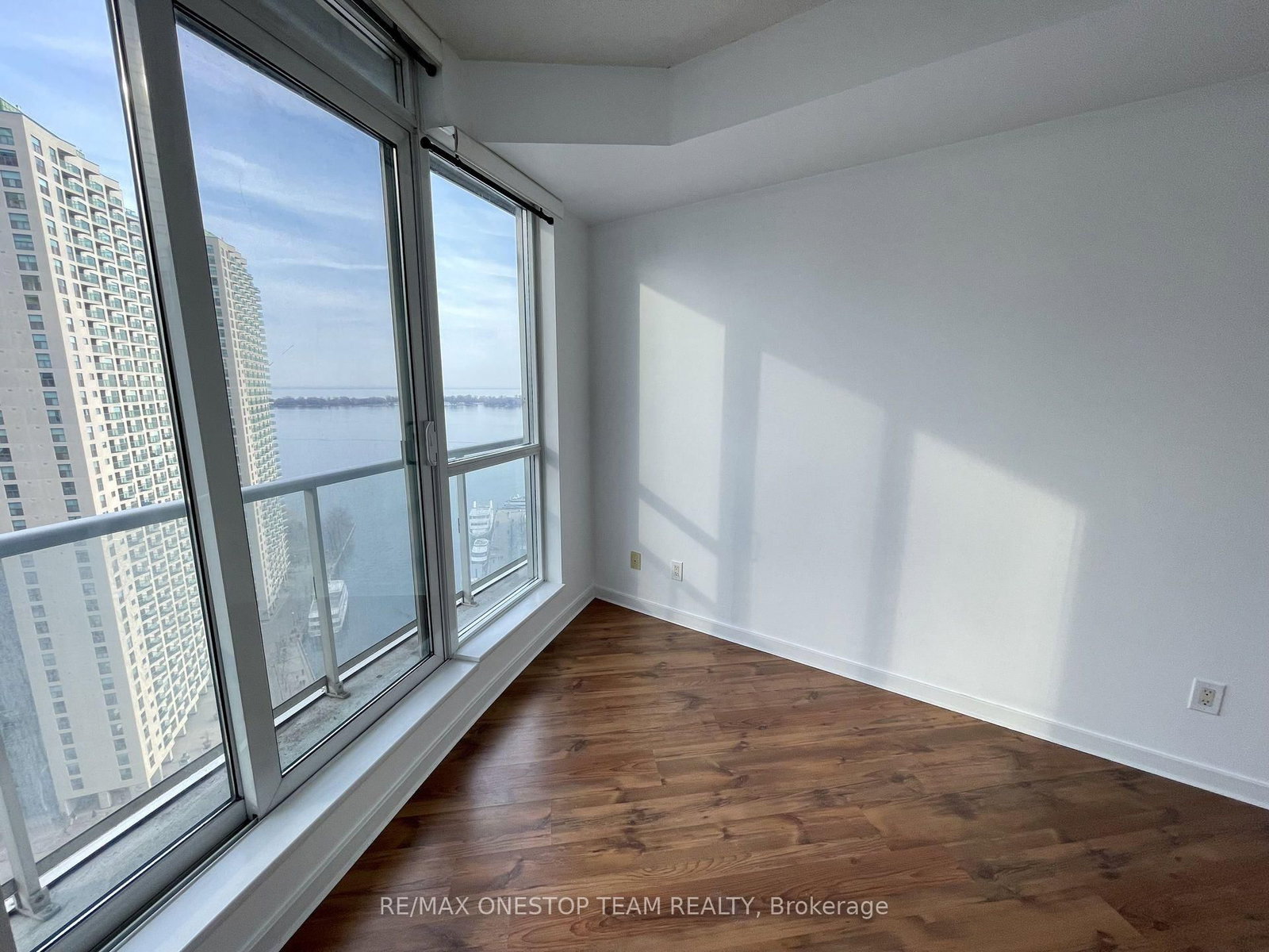 8 York Street • #2505 • Toronto, ON photo 17
