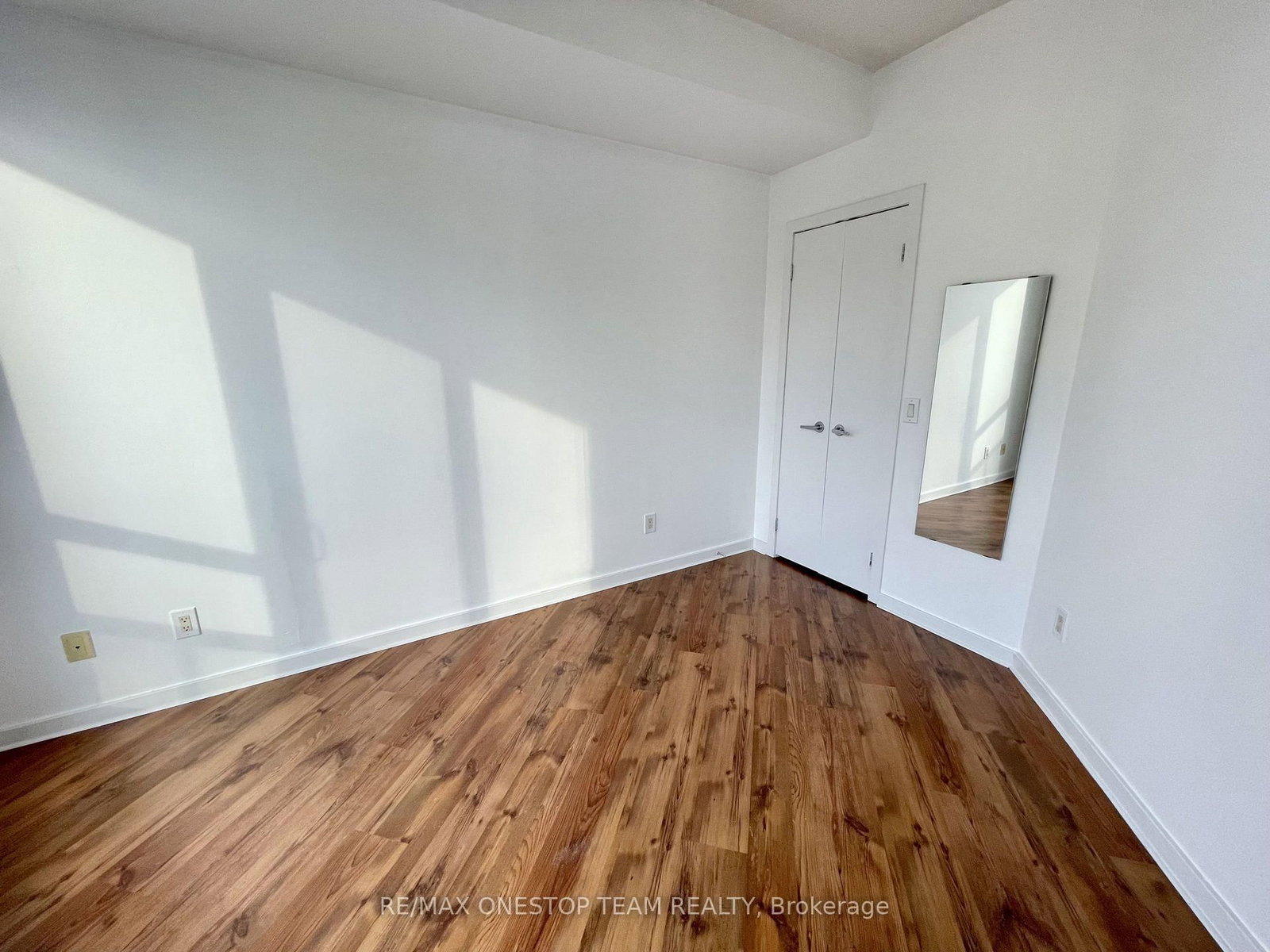 8 York Street • #2505 • Toronto, ON photo 18