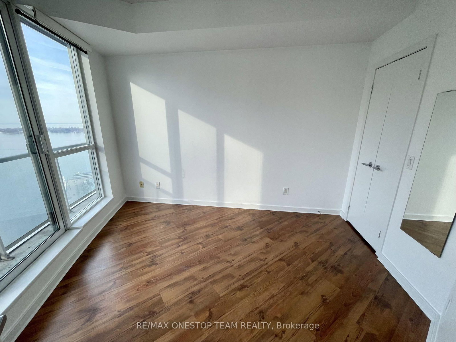 8 York Street • #2505 • Toronto, ON photo 19
