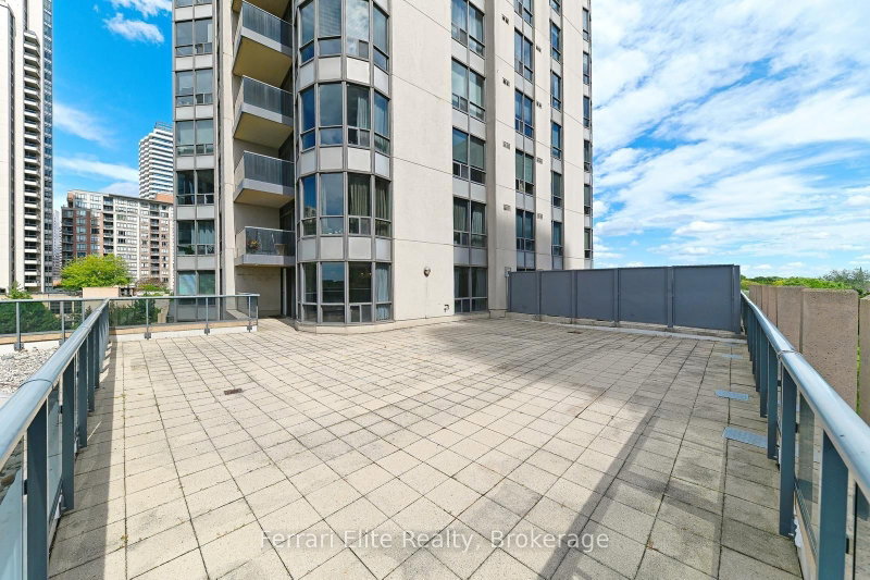 405 - 10 Northtown Way