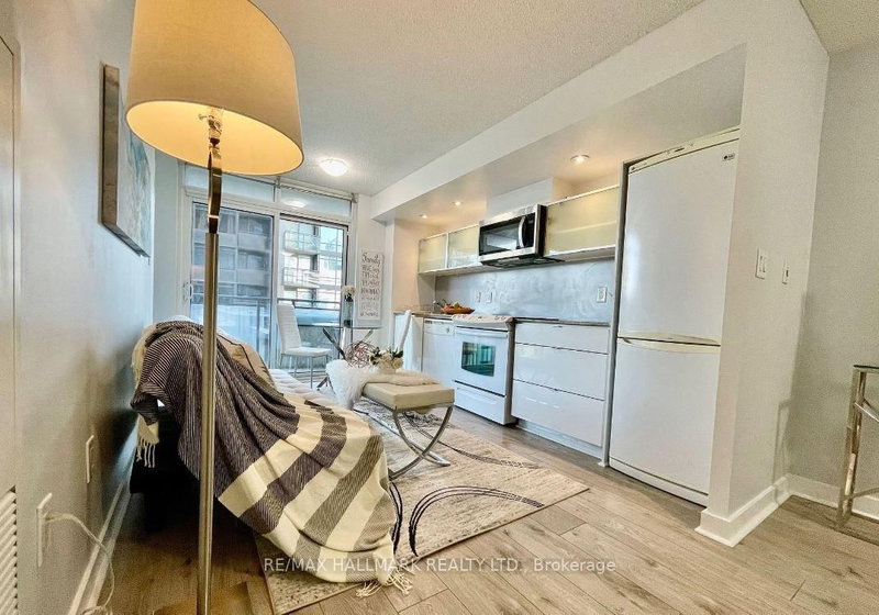 301 - 4K Spadina Avenue