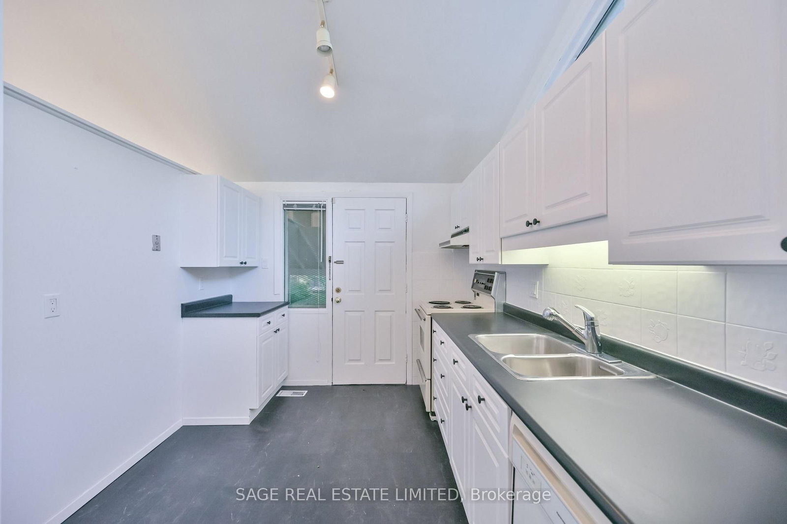 56 Grangemill Crescent • Toronto, ON photo 17