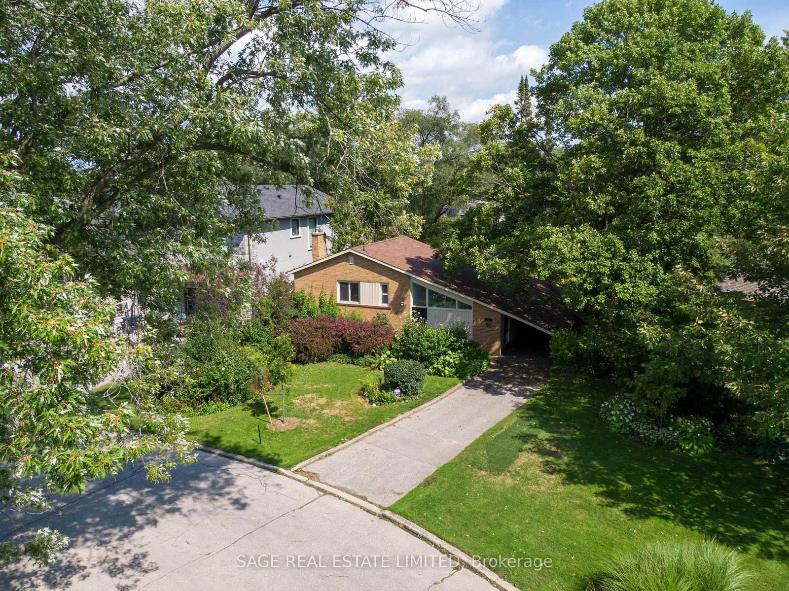 56 Grangemill Crescent • Toronto, ON photo 4